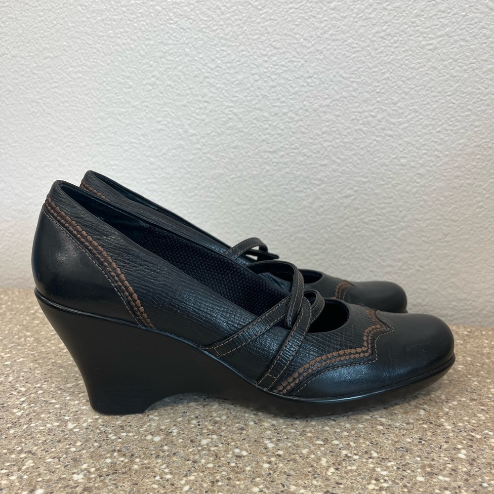 Dress shoes.